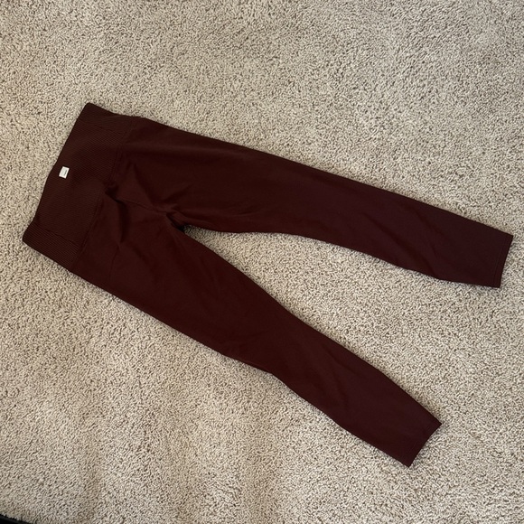 Vuori Burgundy Leggings - Picture 2 of 5